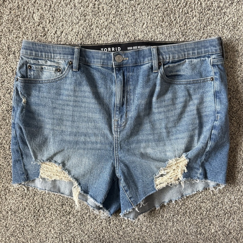 Torrid Jean Shorts‎ High Rise Relaxed 3.5" Distressed Denim Frayed Hem Sz 16